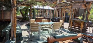 Suite with a King Bed and Full Kitchen at the Cedaredge Lodge - Cedaredge - 3