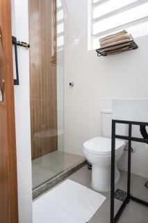 STUDIO - Rua da Passagem - 450m do Metrô Botafogo - Excelente Localização - Bares, Restaurantes e 2 Grandes Shoppings - Portaria 24h - Wi Fi - TV Claro e Streams - 3