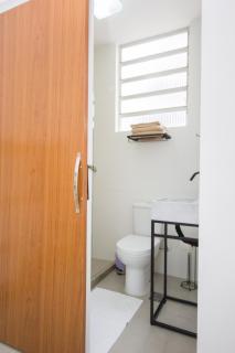 STUDIO - Rua da Passagem - 450m do Metrô Botafogo - Excelente Localização - Bares, Restaurantes e 2 Grandes Shoppings - Portaria 24h - Wi Fi - TV Claro e Streams - 2