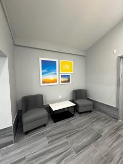 Super 8 by Wyndham Texas City - 1