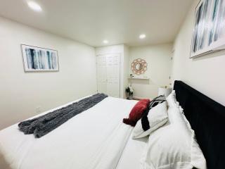 Urban Oasis I Stylish Getaway to NYC with Parking - 5