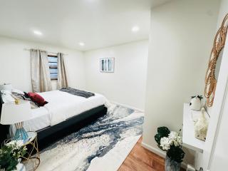 Urban Oasis I Stylish Getaway to NYC with Parking - 7