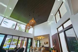 Family 6 Bedroom House - 2