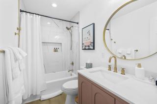 Boutique Home, Walk to Marina and Beach, Sleeps 8 - 5