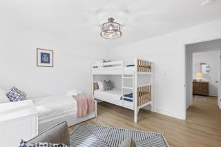 Boutique Home, Walk to Marina and Beach, Sleeps 8 - 3