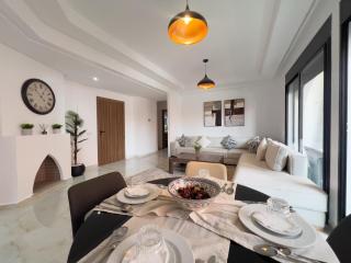 Luxury apartment with a pool - 3