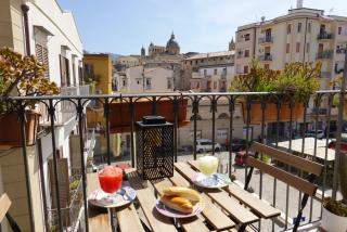 Santa Maruzza - Apartment with Balcony View, 5 Min Walk to Teatro Massimo & Cathedral - 9