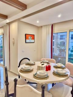 Quiet & Secure 3BR in Stone Residence, New Cairo - 0