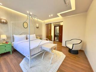 Quiet & Secure 3BR in Stone Residence, New Cairo - 6