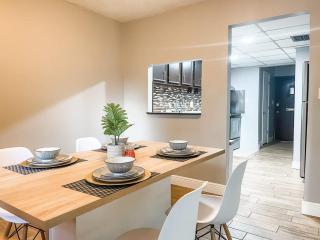Lovely 3 Bd 2 bath townhome - 3
