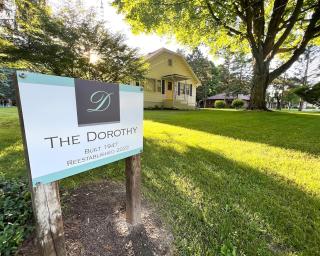 Fall Getaway with Private Wooded space on Ravine Lot - 0