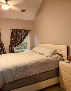 Salem, October Only, 2mi from Downtown - 6
