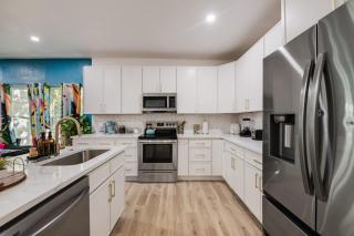 6Br 4Bath Home Just 5 Minutes to Lower Greenville - 2