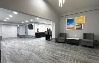 Days Inn & Suites by Wyndham Texas City - 3
