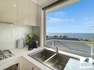 Hamptons Retreat by the Bay - Cowes Coastal Escape - 2