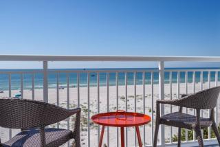 Luxuriate at the Beachfront with huge private deck - 4