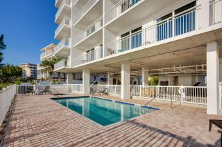 Luxuriate at the Beachfront with huge private deck - 3