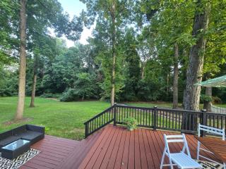 Exquisite, newly renovated large home near I-85 - 8