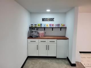 Exquisite, newly renovated large home near I-85 - 1