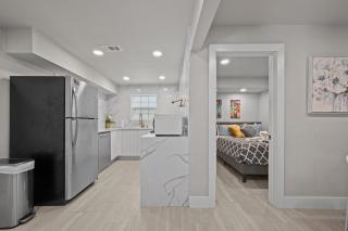 Work & Play 4 BR Escape with Pool - 9