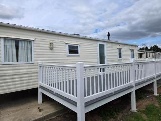 Superb Caravan With Decking At St Osyth Beach, Sleeps 8 Ref 28122Gc - 9