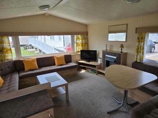Superb Caravan With Decking At St Osyth Beach, Sleeps 8 Ref 28122Gc - 7