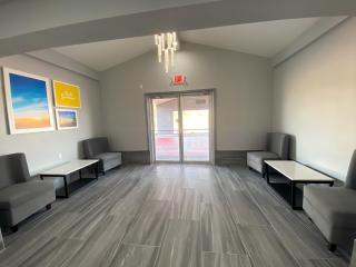 Super 8 by Wyndham Texas City - 5