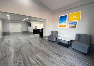 Days Inn & Suites by Wyndham Texas City - 7