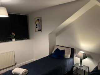 4BR - 8 Beds - Free Parking - Long stay Discounts - 3