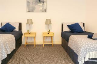 4BR - 8 Beds - Free Parking - Long stay Discounts - 1