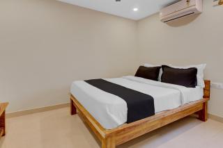 Hotel O M S Boarding and Lodging - 9