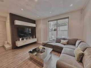 Kitsilano Retreat at Private 3 Bed with Parking and BBQ - 9