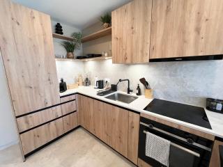 Lake and Trail, Free Parking, Near Nature and City - 2