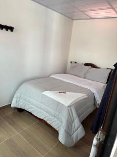 Hostal Familiar Segura Rojas - 8