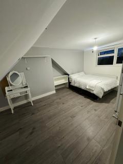 Hyde Crescent Rooms - 9