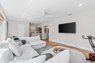 Modern Delray Beach Retreat with Kitchen Workspace and Backyard BBQ Near Atlantic Avenue and Ocean - 0
