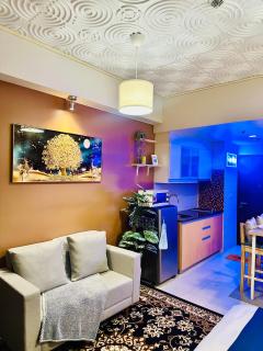 We Vibe, 101 Newport Blvd near the airport NAIA 3 - 6
