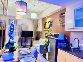 We Vibe, 101 Newport Blvd near the airport NAIA 3 - 7