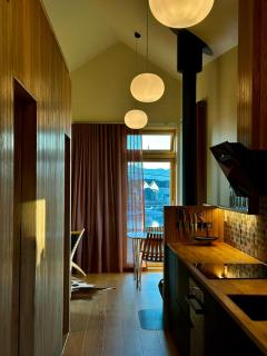Modern Tinyhouse With Views Over Skrova Harbour - 4