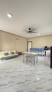 Chatek Family Inn - 1