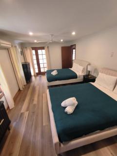 Aircabin - KANGY ANGY - Rural Retreat 4 Bedrooms - 8