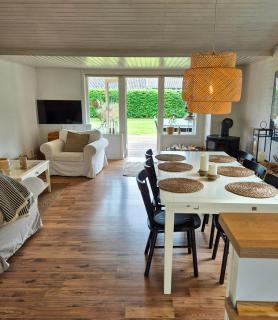 Family-Friendly Holiday Home Near Beach - 1