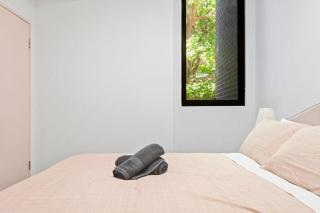 3R4V Abnb-Style Spacious 2BR Apt with Courtyard, Easy CBD Access - 2