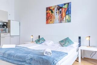 Comfortable 2BR Apartment near Belvedere Palace - 1