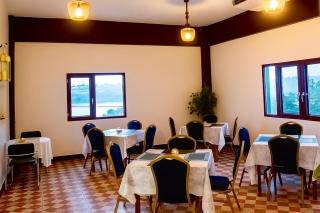 Crown Royale Hotel & Lounge - 7