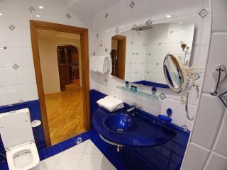 F1 Luxury Apartment - 5