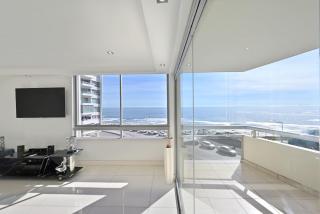 Specious 2 Bedroom Apartment in Sea Point - 7
