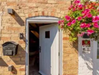 Spring Cottage Bretforton - 0