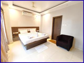 HOTEL HOME # TOWN Near Jagannath Temple - Sea Beach - Fully Air conditioned & Spacious Luxuary Rooms - Free Wifi & Parking Facilitie - 0