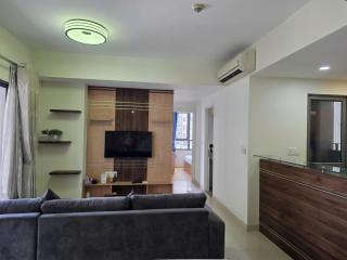 Elegant & Warm Retreat - 9